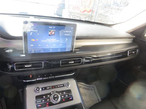 Used 2024 Lincoln Aviator AWD image 15