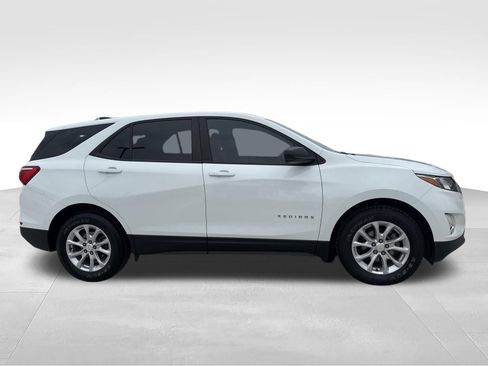 Used 2020 Chevrolet Equinox LS w/ LS Convenience Package FWD image 5