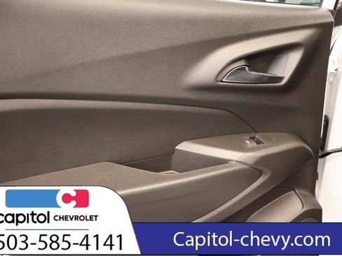 Used 2024 Chevrolet Trax RS w/ Sunroof Package FWD image 27