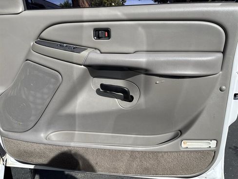 Used 2005 GMC Sierra 2500 SLE w/ Skid Plate Package AWD/4WD image 38