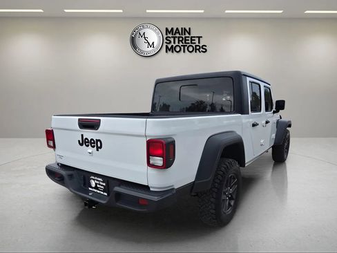 Used 2025 Jeep Gladiator Sport AWD/4WD image 5