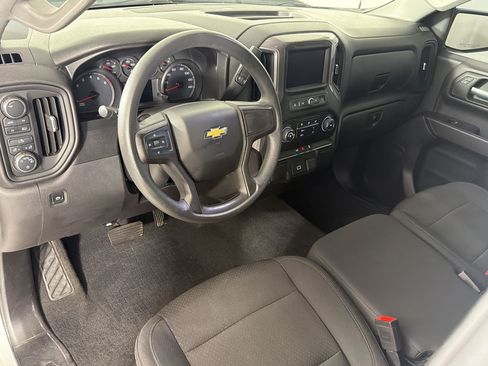 Used 2020 Chevrolet Silverado 1500 Custom w/ Custom Value Package AWD/4WD image 4