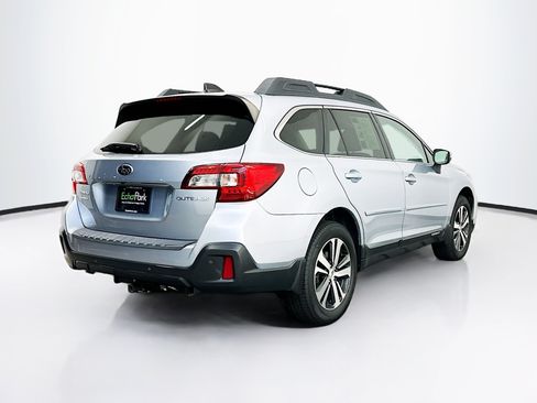 Used 2018 Subaru Outback 2.5i Limited AWD/4WD image 9
