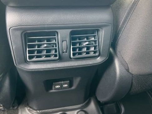 Used 2025 Toyota RAV4 XLE AWD/4WD image 29