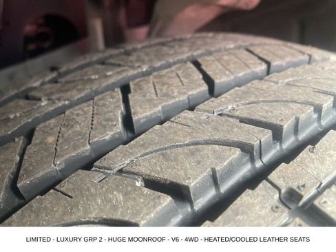 Certified 2024 Jeep Grand Cherokee Limited w/ Luxury Tech Group II image 8