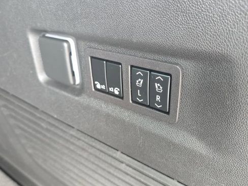 Used 2023 Chevrolet Suburban RST w/ Luxury Package image 13