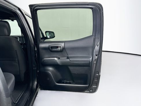 Used 2017 Toyota Tacoma TRD Sport RWD image 28