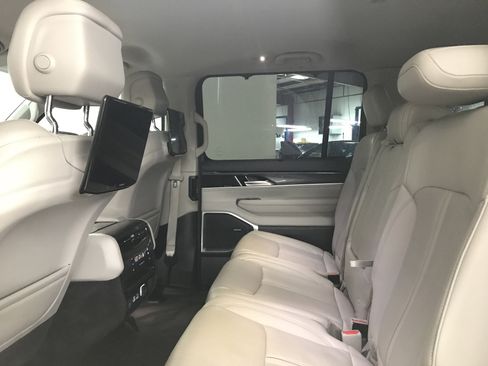 Used 2023 Jeep Wagoneer 2WD w/ Convenience Group I image 9