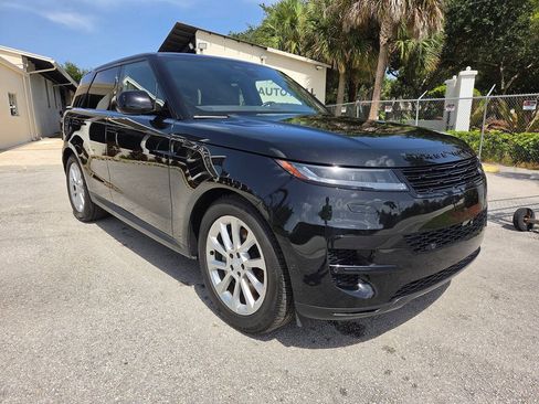 Used 2025 Land Rover Range Rover Sport SE AWD/4WD image 3