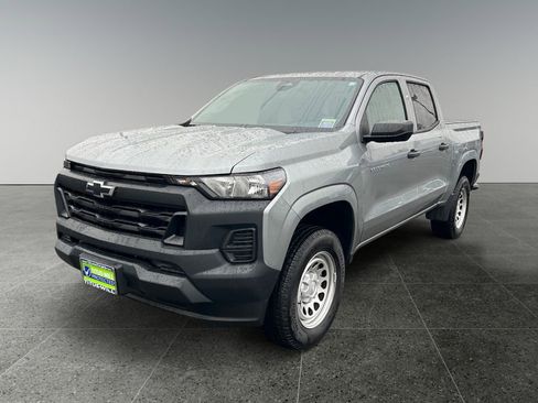 Used 2025 Chevrolet Colorado W/T image 3