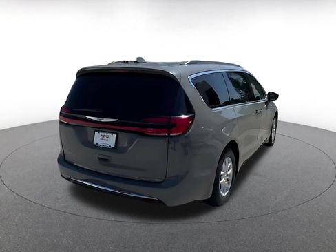 Used 2022 Chrysler Pacifica Touring-L FWD image 11