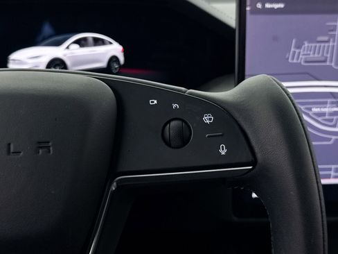 Used 2022 Tesla Model X Plaid image 37