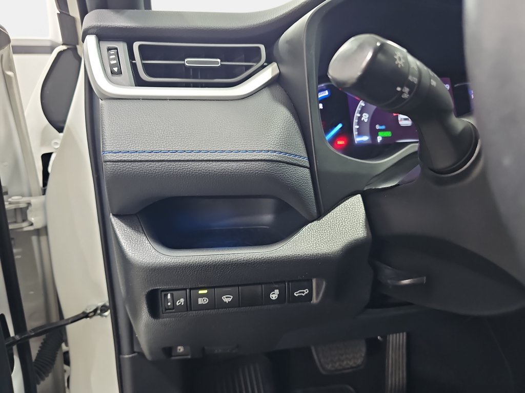 Used 2021 Toyota RAV4 XSE AWD/4WD image 28