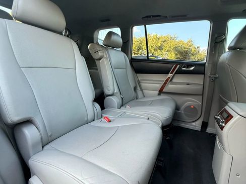 Used 2012 Toyota Highlander Limited w/ Tow Pkg image 18