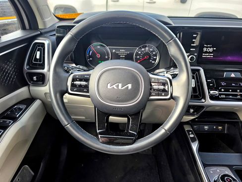 Used 2022 Kia Sorento EX w/ Panoramic Sunroof Package AWD/4WD image 18