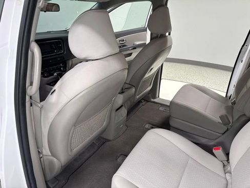 Used 2018 Kia Sedona L FWD image 23