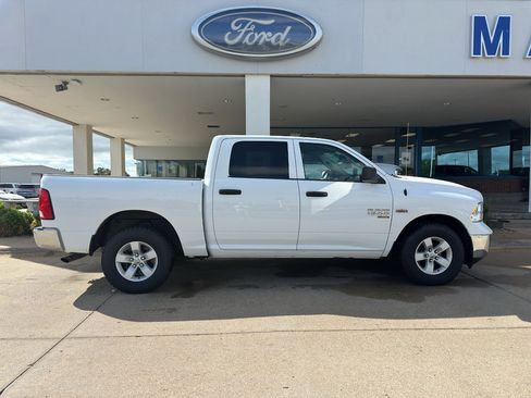Used 2022 RAM 1500 Classic SLT w/ Protection Group AWD/4WD image 4