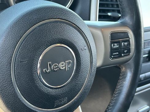 Used 2013 Jeep Grand Cherokee Laredo RWD image 27
