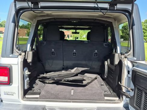 Used 2023 Jeep Wrangler Unlimited Rubicon AWD/4WD image 32