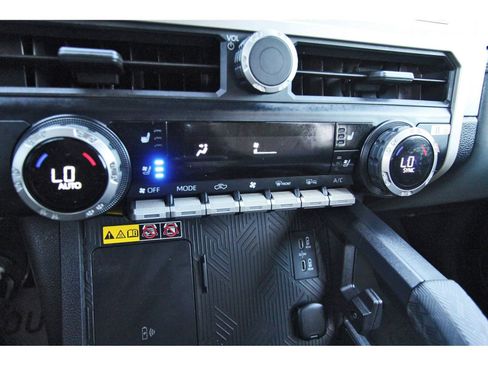 Used 2024 Toyota Tacoma Trailhunter image 28