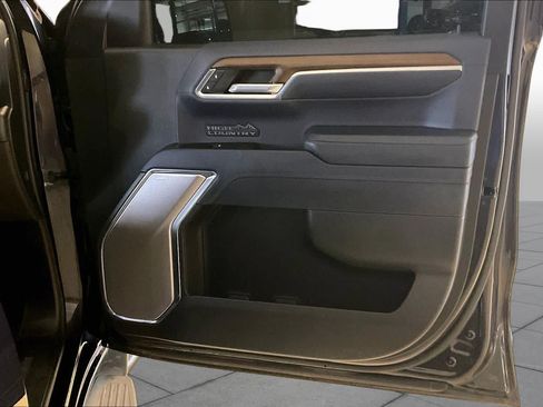 Used 2024 Chevrolet Silverado 1500 High Country w/ High Country Premium Package AWD/4WD image 21