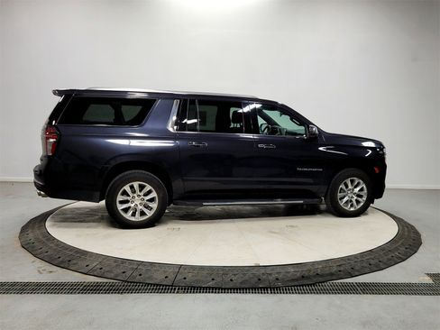 Used 2023 Chevrolet Suburban Premier image 8