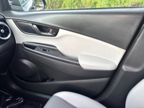 Used 2023 Hyundai Kona SE AWD/4WD image 28