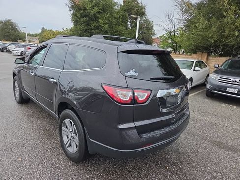 Used 2016 Chevrolet Traverse LT FWD image 3