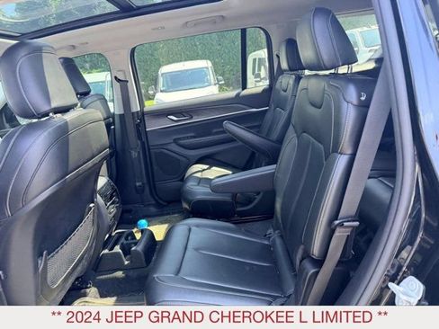 Used 2024 Jeep Grand Cherokee L Limited w/ Black Appearance Package AWD/4WD image 17