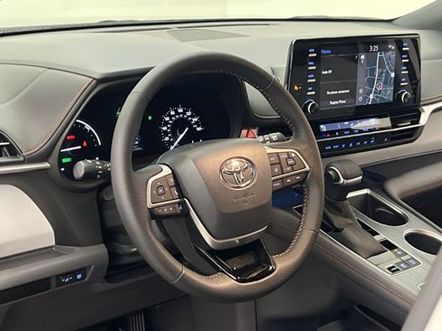 Used 2022 Toyota Sienna XSE w/ XSE Plus Package FWD image 15