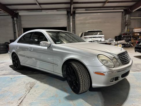 Used 2006 Mercedes-Benz E 350 Sedan image 3
