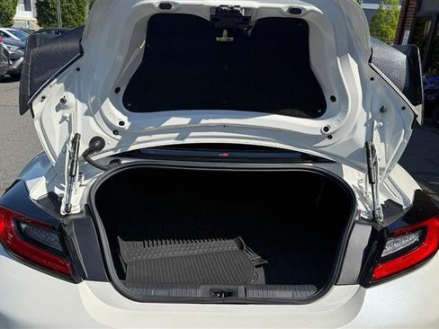 Used 2022 Toyota GR86 w/ ALL Weather Mat Package (TMS) RWD image 8