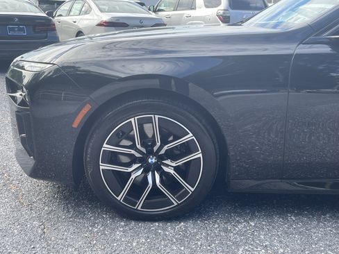 Certified 2025 BMW 760i xDrive AWD/4WD image 4