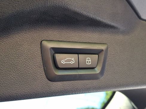 Used 2024 BMW X7 xDrive40i w/ M Sport Package AWD/4WD image 28