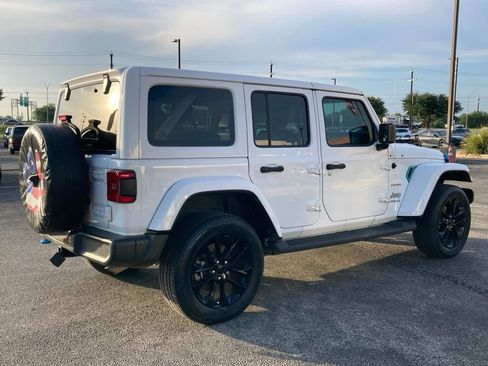 Used 2022 Jeep Wrangler Unlimited Sahara AWD/4WD image 5