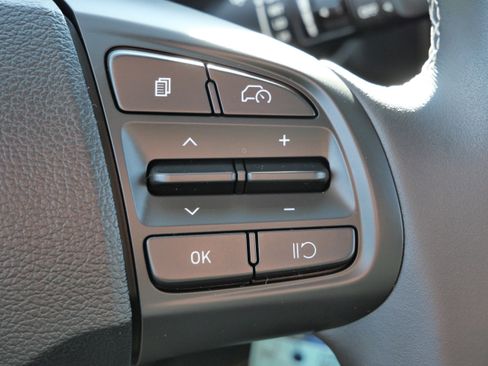 Certified 2023 Hyundai Venue SEL image 32