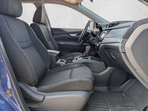 Used 2019 Nissan Rogue SV image 16