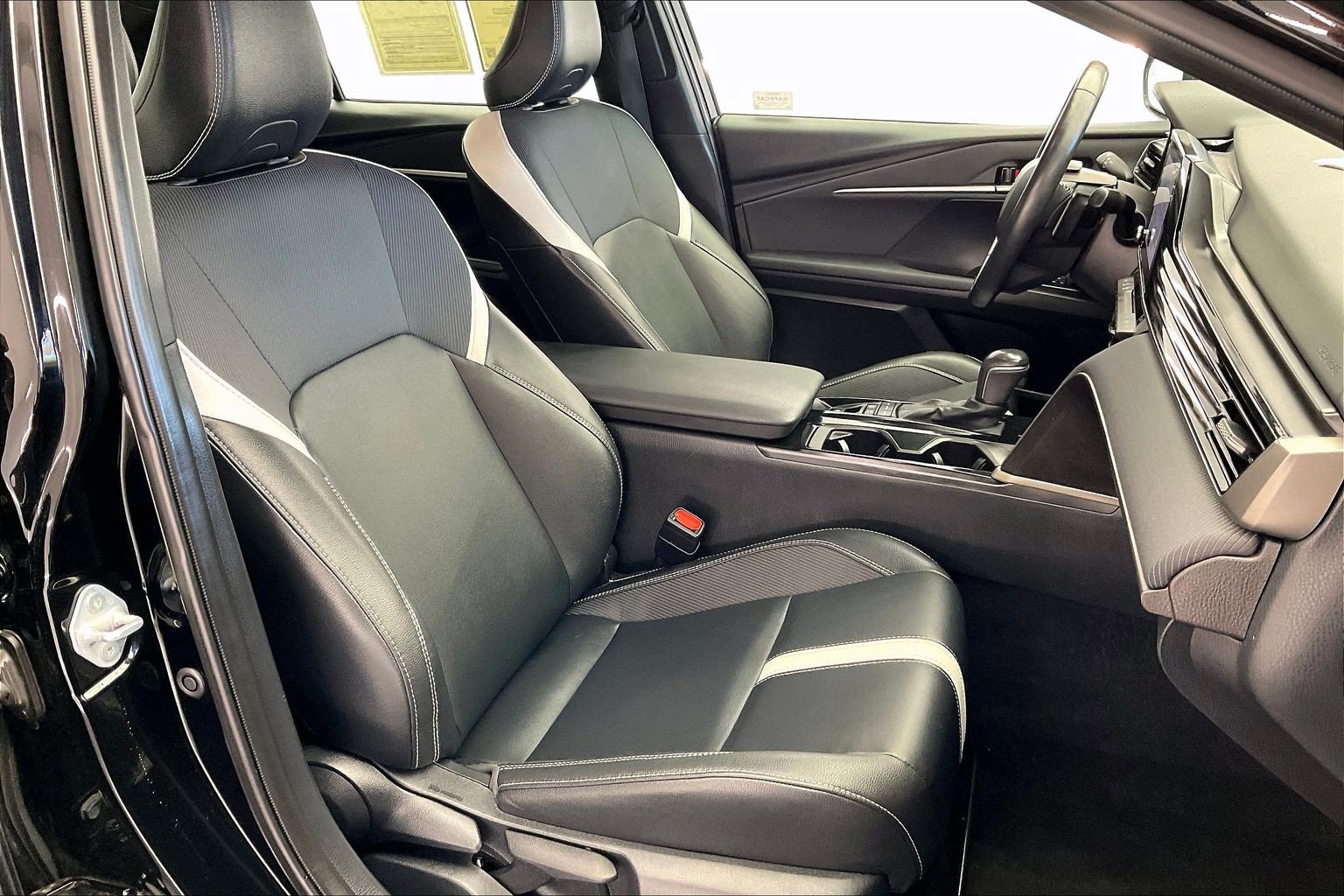 Used 2025 Toyota Camry SE FWD image 6