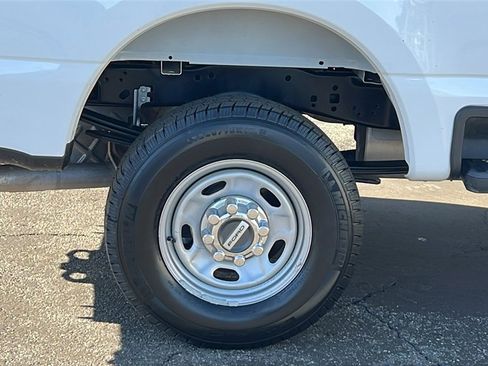 Certified 2024 Ford F250 XL w/ XL Chrome Package image 5