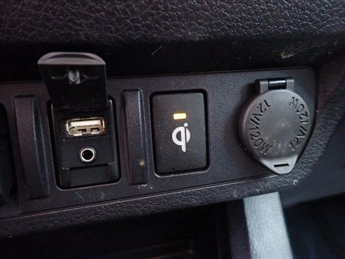 Used 2019 Toyota Tacoma TRD Off-Road AWD/4WD image 19