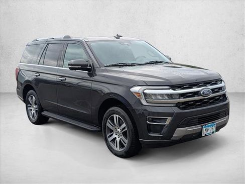 Used 2024 Ford Expedition Limited AWD/4WD image 3