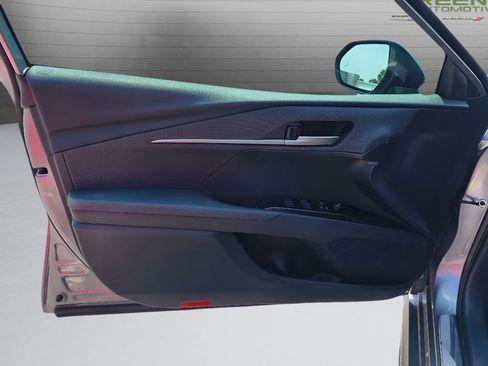 Used 2025 Toyota Camry SE image 13