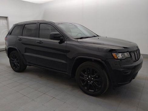 Used 2019 Jeep Grand Cherokee Altitude image 11