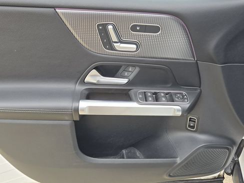 Used 2023 Mercedes-Benz GLB 250 image 27