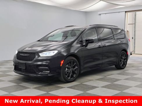 Used 2025 Chrysler Pacifica Limited FWD image 1