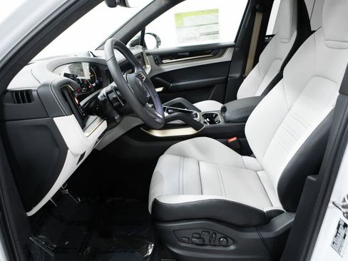 New 2026 Porsche Cayenne Turbo image 16