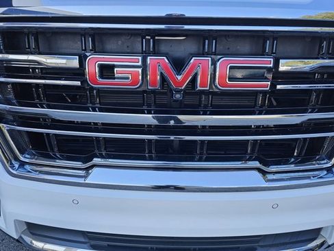 Used 2023 GMC Yukon XL SLT w/ SLT Luxury Package image 9