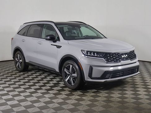 Used 2022 Kia Sorento EX w/ Panoramic Sunroof Package FWD image 2