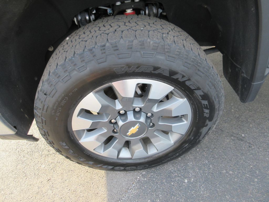 Certified 2025 Chevrolet Silverado 2500 LT w/ Texas Edition AWD/4WD image 17