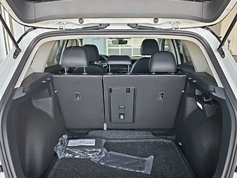 New 2026 Volkswagen Taos SE FWD image 19